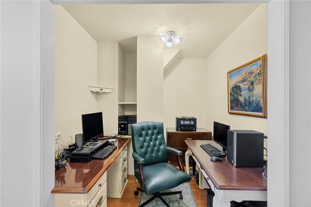 https://media.crmls.org/medias/70cc37ae-622b-4a50-8aee-6a6dd361b1d8.jpg?preset=X-Large