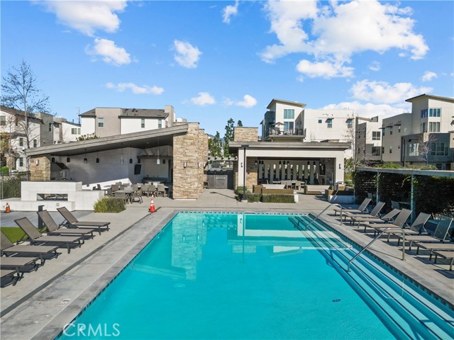 Detail Gallery Image 9 of 56 For 19542 Empire Ln, Northridge,  CA 91324 - 4 Beds | 4 Baths