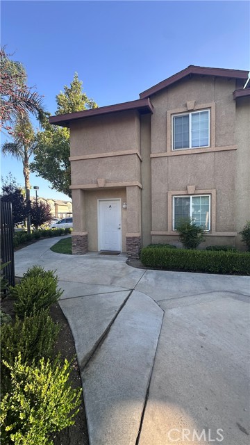 600 Hosking Avenue, Bakersfield CA: https://media.crmls.org/medias/70ce05e8-723f-4a9c-bf84-0d8f8d770626.jpg