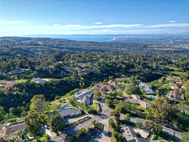 2 El Concho Lane, Rolling Hills CA: https://media.crmls.org/medias/70ce2a9f-f71d-4b68-a7a3-83b092fd2e4d.jpg