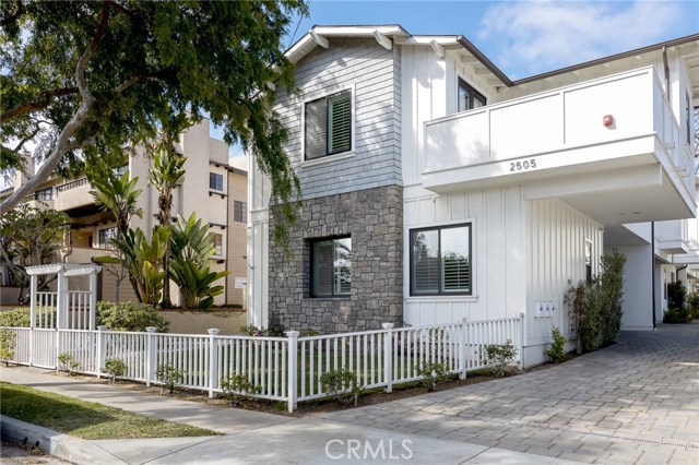 2505 Grant Avenue, Redondo Beach, California 90278, 4 Bedrooms Bedrooms, ,3 BathroomsBathrooms,Residential,Sold,Grant,SB20051455