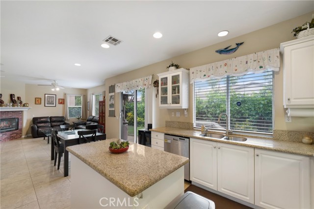 13 Arborside Way, Mission Viejo CA: https://media.crmls.org/medias/70cf2b6f-576e-4f62-a229-aa3a0c639d0d.jpg