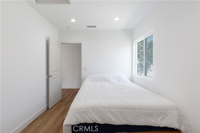 8021 West Boulevard, Inglewood CA: https://media.crmls.org/medias/70cf616f-4a84-414f-b04e-c17c8e3708e9.jpg