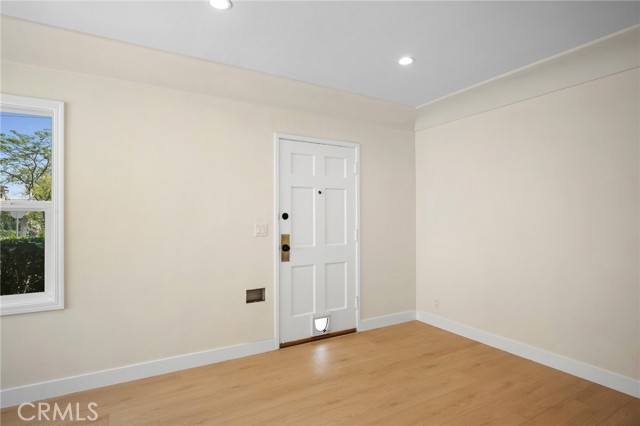 Detail Gallery Image 4 of 22 For 1007 W Angeleno Ave #101,  Burbank,  CA 91506 - 2 Beds | 2 Baths