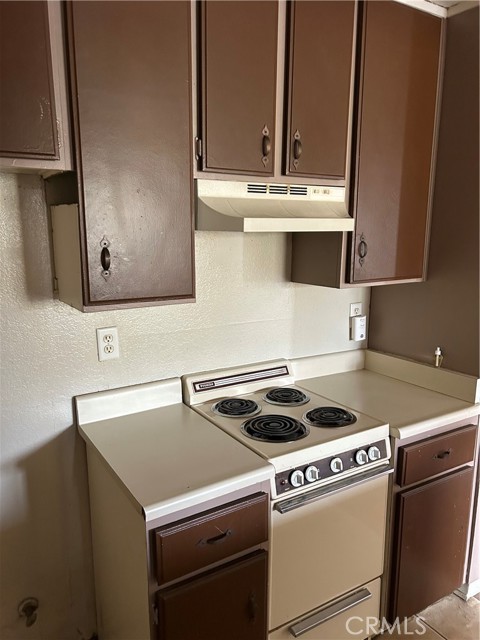 3641 Oak Creek Drive, Ontario CA: https://media.crmls.org/medias/70d18834-eccd-4a42-a400-cfddcf00c97f.jpg