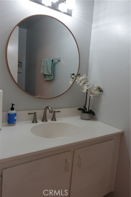 Detail Gallery Image 7 of 11 For 1307 via Santiago #B,  Corona,  CA 92882 - 2 Beds | 1/1 Baths