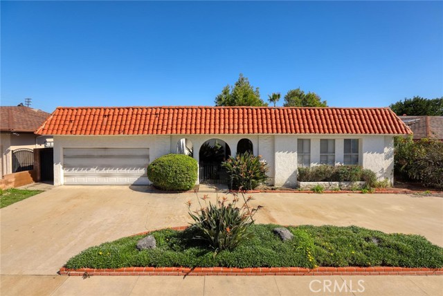 Detail Gallery Image 1 of 1 For 9038 Whitaker Ave, Northridge,  CA 91343 - 5 Beds | 2/1 Baths