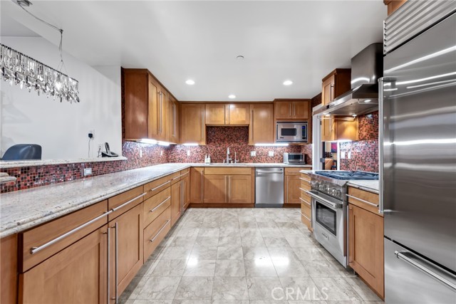 130 N Swall Drive, Beverly Hills CA: https://media.crmls.org/medias/70d1fe54-fa74-4b55-87e8-03e3d9c19c06.jpg