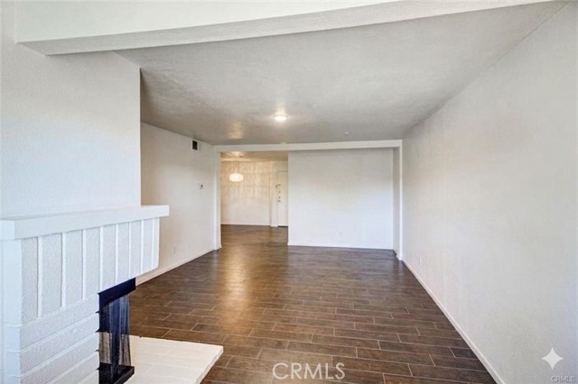 Detail Gallery Image 11 of 13 For 7800 Topanga Canyon #204,  Canoga Park,  CA 91304 - 2 Beds | 2 Baths