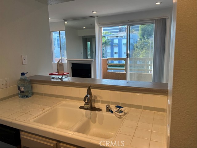 Detail Gallery Image 16 of 25 For 8614 Burton Way #204,  Los Angeles,  CA 90048 - 2 Beds | 2 Baths