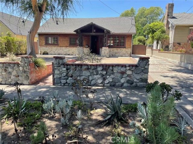 1961 Navarro Avenue, Pasadena CA: https://media.crmls.org/medias/70d5cf74-0a78-411d-b217-a06c13f3c33f.jpg