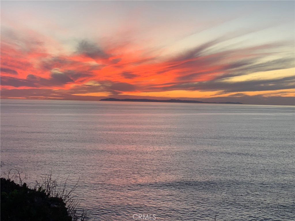 https://media.crmls.org/medias/70d75e01-5ecf-4b0c-ab08-1d57bcb42614.jpg?preset=X-Large