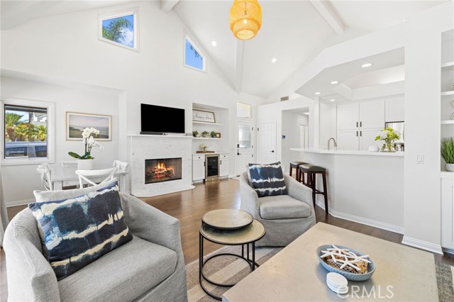 Detail Gallery Image 2 of 22 For 124 Garnet Ave, Newport Beach,  CA 92662 - 4 Beds | 2 Baths