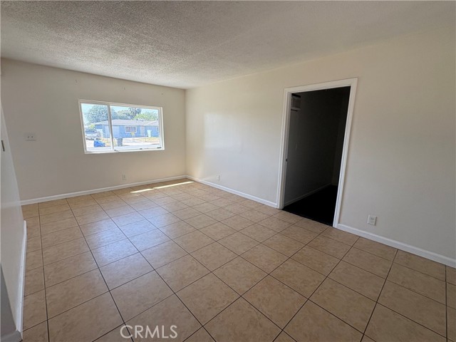 Detail Gallery Image 9 of 16 For 2004 W 15th, San Bernardino,  CA 92411 - 4 Beds | 2 Baths
