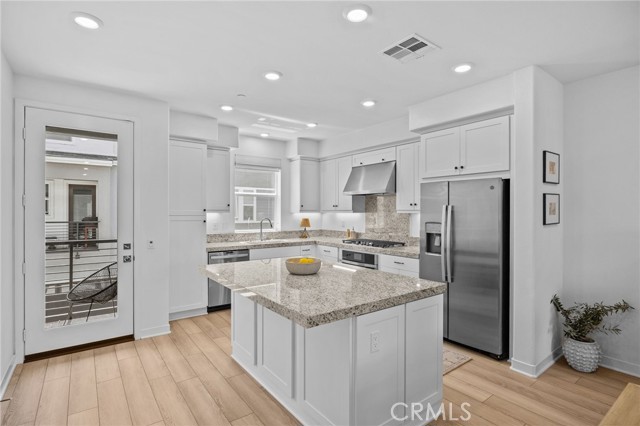Detail Gallery Image 10 of 47 For 323 Adela, Lake Forest,  CA 92630 - 3 Beds | 3/1 Baths