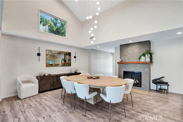 Detail Gallery Image 4 of 42 For 4974 Canoga Ave, Woodland Hills,  CA 91364 - 4 Beds | 4 Baths