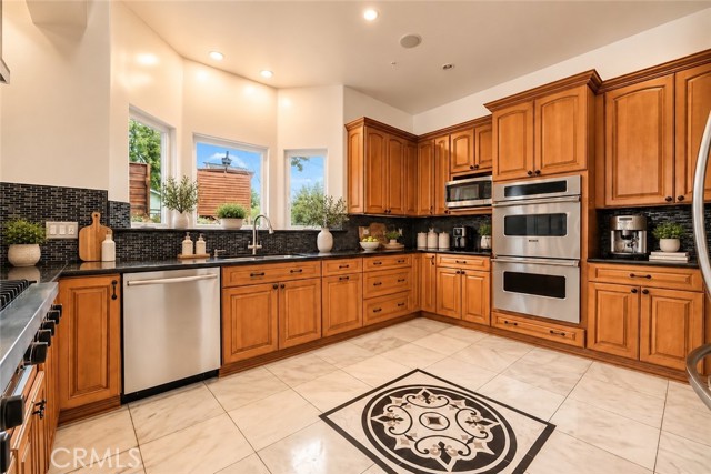 22401 Baltar Street photo 15