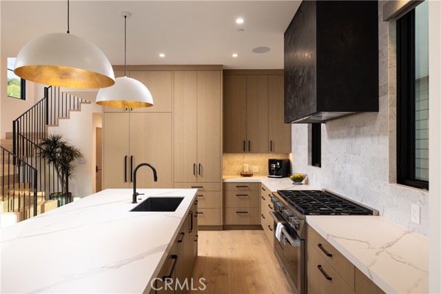 508 Goldenrod Avenue, Corona del Mar CA: https://media.crmls.org/medias/70da21a9-165e-4a48-aaaf-434f01e3130c.jpg