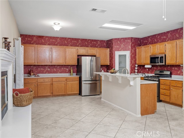Detail Gallery Image 5 of 48 For 13752 Dodie Ave, Victorville,  CA 92392 - 4 Beds | 3/1 Baths