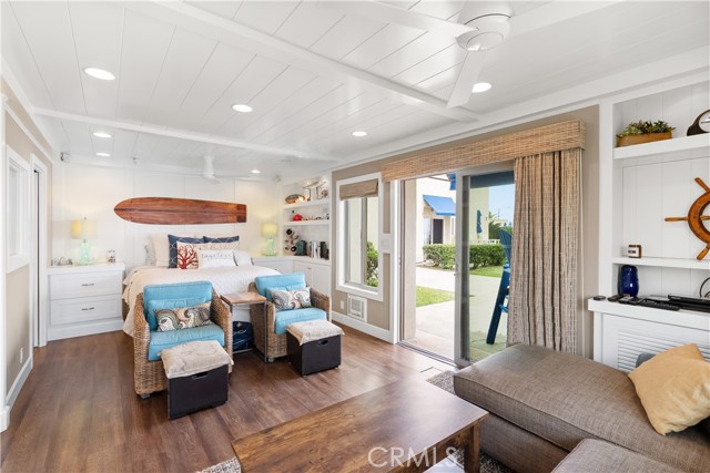 711 Pacific Coast, Huntington Beach CA: https://media.crmls.org/medias/70db6691-af0f-42e9-985d-f034db60c55c.jpg