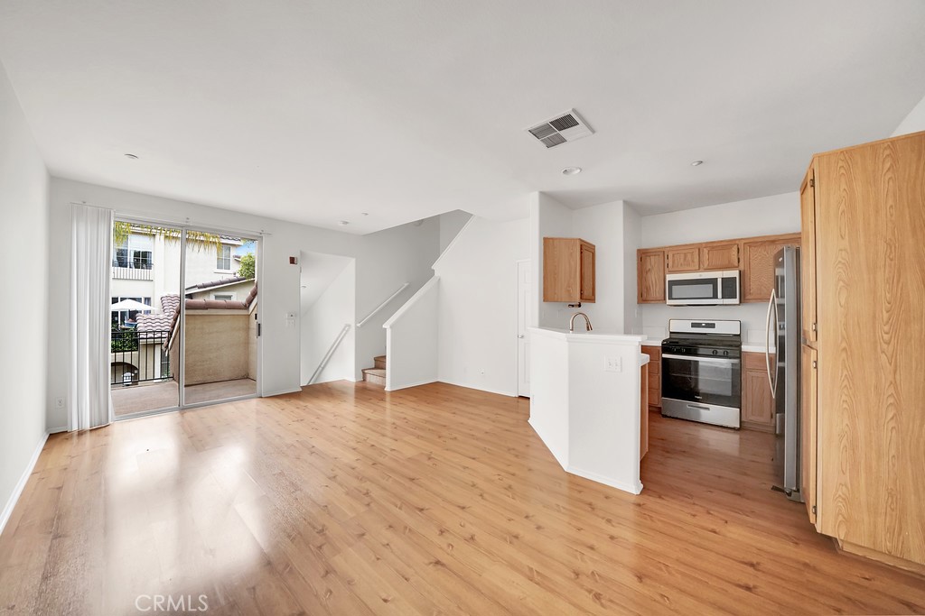 MLS #OC25274168 image #1