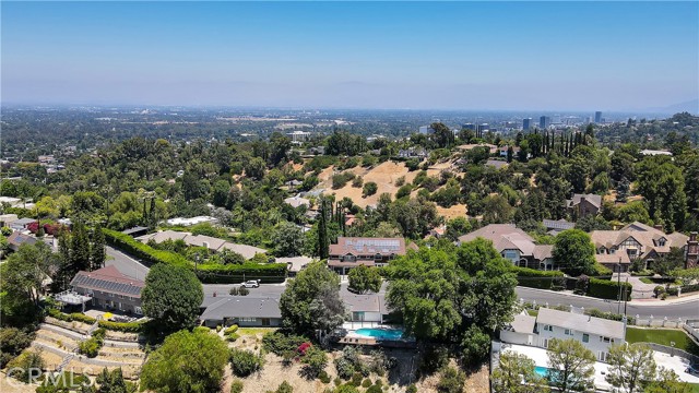 Detail Gallery Image 8 of 55 For 17072 Oak View Dr, Encino,  CA 91436 - 4 Beds | 3 Baths