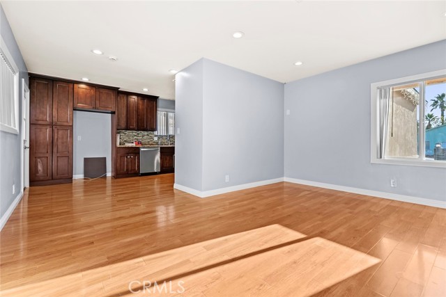 Detail Gallery Image 11 of 25 For 8436 Amboy, Sun Valley,  CA 91352 - 5 Beds | 3 Baths