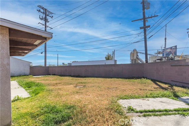 13303 Judah Avenue, Hawthorne CA: https://media.crmls.org/medias/70dd8559-a0db-448d-8913-b25bb4de8942.jpg