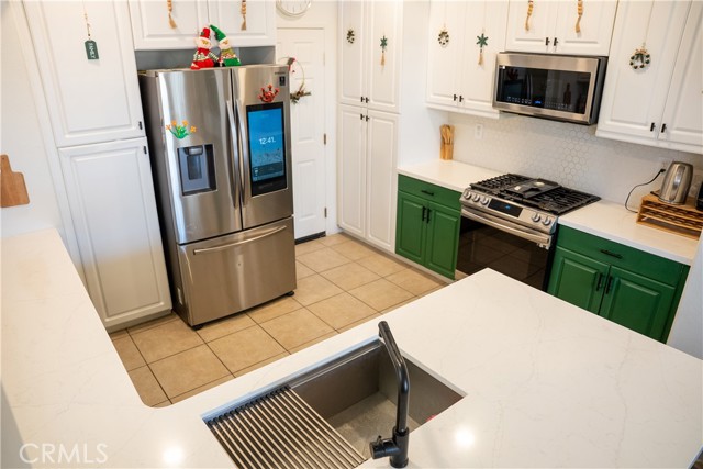 Detail Gallery Image 12 of 35 For 8770 Redondo Ave, Hesperia,  CA 92344 - 3 Beds | 2/1 Baths