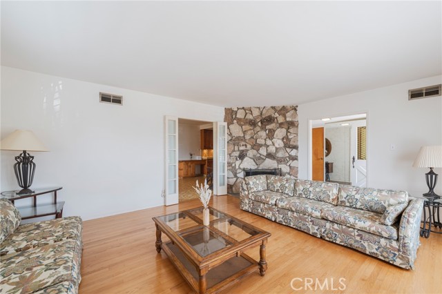 223 N Enrose Avenue, San Pedro CA: https://media.crmls.org/medias/70dde229-db6b-4ec5-95ce-f57946f60f77.jpg