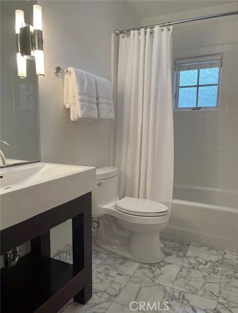 Carrara marble flooring in the bathroom