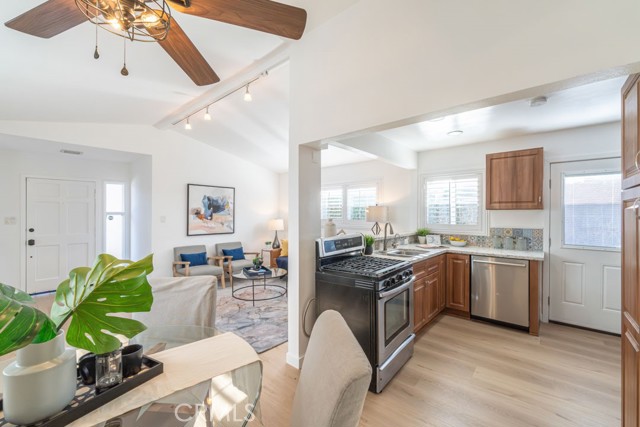 Detail Gallery Image 8 of 25 For 309 E Silva St, Long Beach,  CA 90805 - 2 Beds | 1 Baths