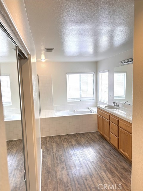 Detail Gallery Image 9 of 15 For 3152 Tecopa Springs Lane, Simi Valley,  CA 93063 - 4 Beds | 2/1 Baths