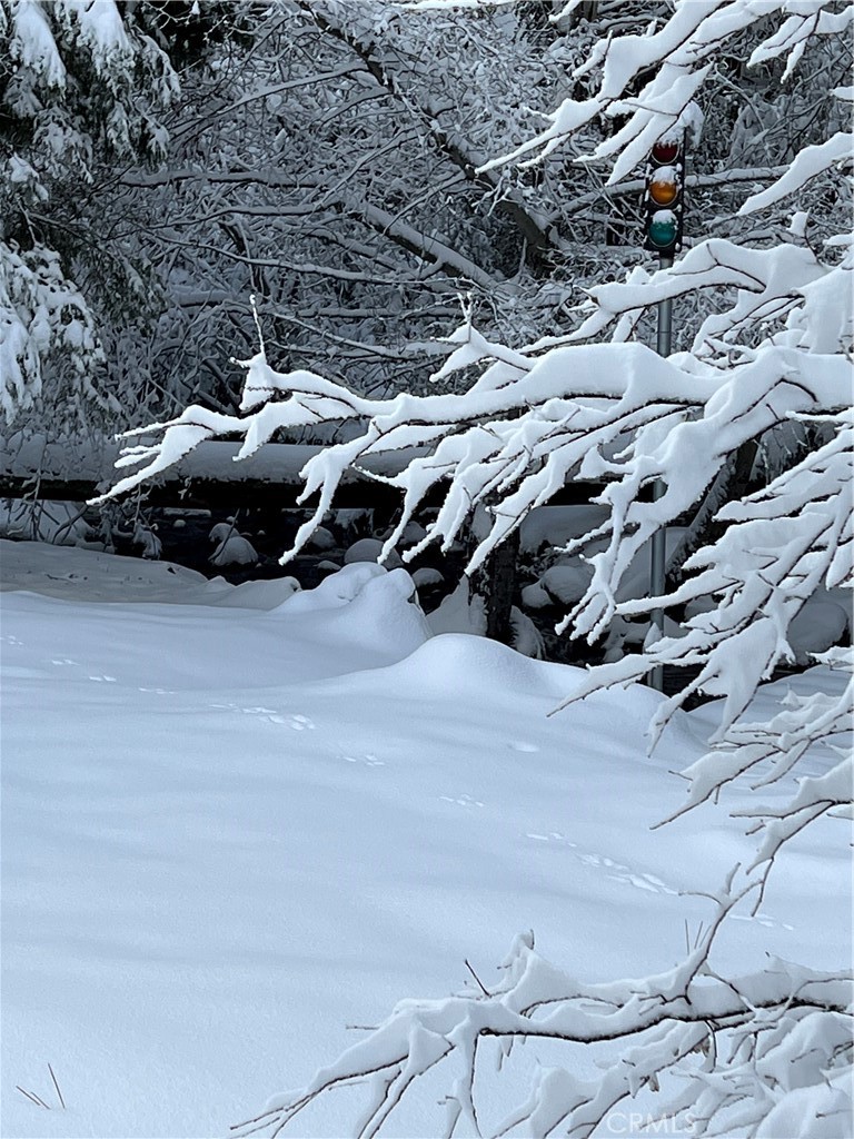 https://media.crmls.org/medias/70e21df7-87db-444c-8f5c-5699e4dba7c7.jpg?preset=X-Large
