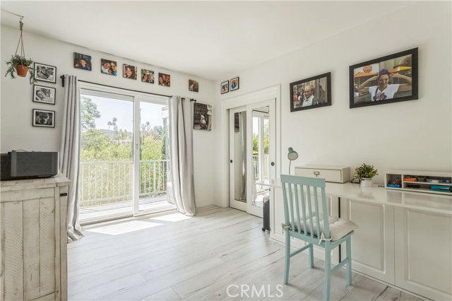Detail Gallery Image 6 of 15 For 4922 Escobedo Dr, Woodland Hills,  CA 91364 - 5 Beds | 2/1 Baths