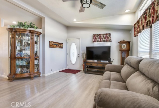 Detail Gallery Image 8 of 38 For 840 E Foothill Bld #183,  Azusa,  CA 91702 - 3 Beds | 2 Baths