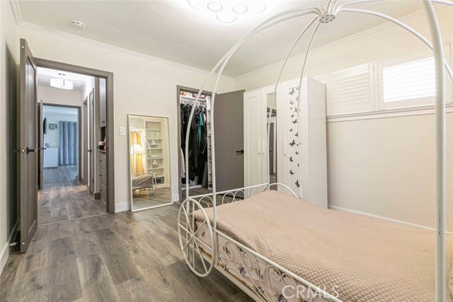 15409 Wyandotte Street, Van Nuys CA: https://media.crmls.org/medias/70e64683-9904-468b-8cf0-7a9f330d1c37.jpg