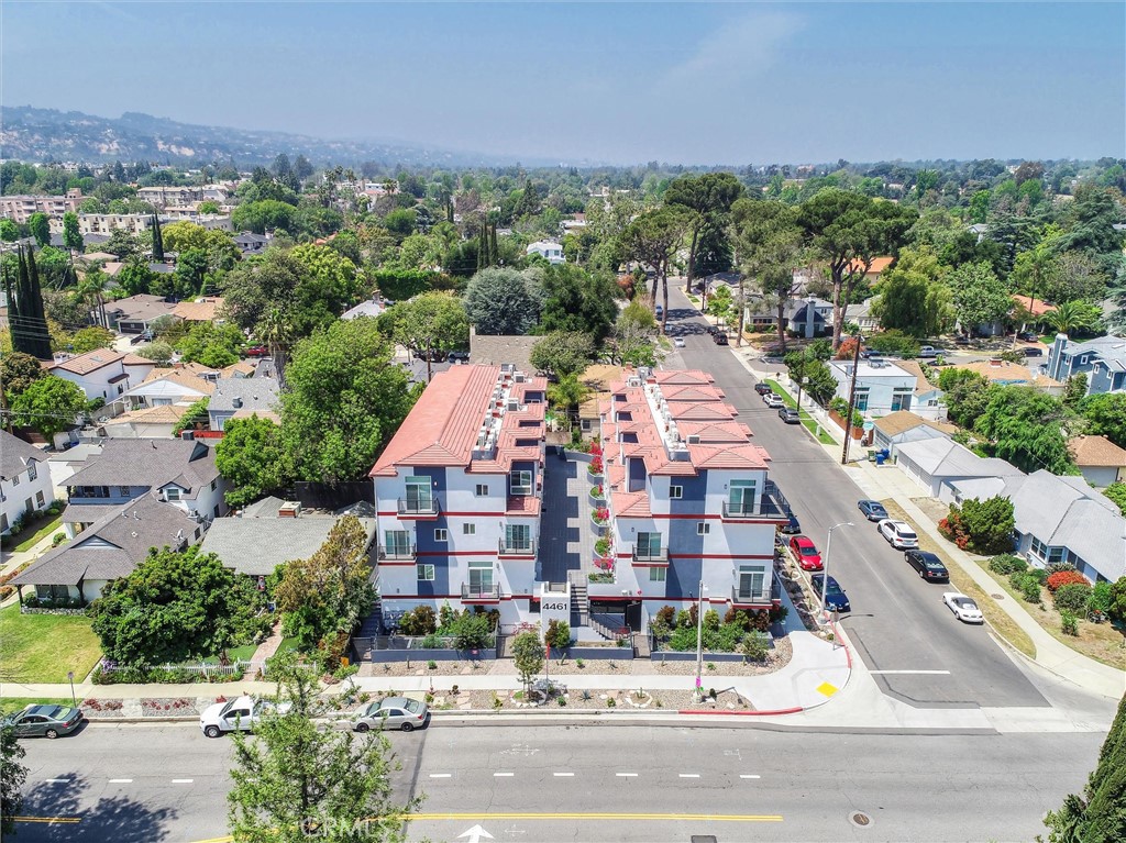 https://media.crmls.org/medias/70e78cb0-73f4-4798-a20b-bd44ae848294.jpg?preset=X-Large