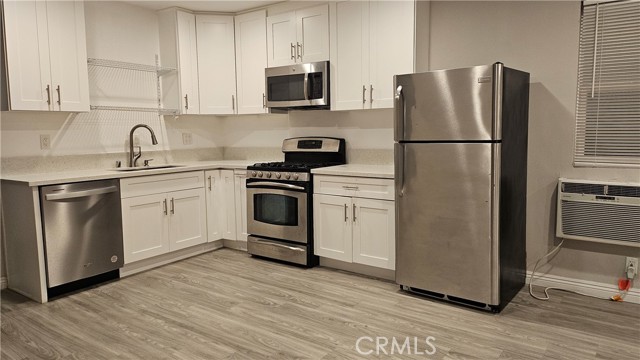 Detail Gallery Image 6 of 14 For 16907 S Harvard, Gardena,  CA 90247 - 5 Beds | 3 Baths