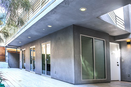 Detail Gallery Image 3 of 11 For 947 4th St #D,  Santa Monica,  CA 90403 - 3 Beds | 3 Baths