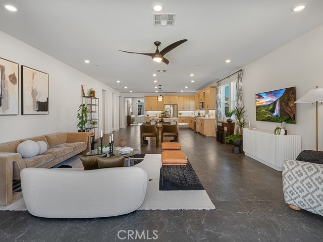Detail Gallery Image 13 of 37 For 28904 Saddle Cir, Castaic,  CA 91384 - 3 Beds | 3 Baths