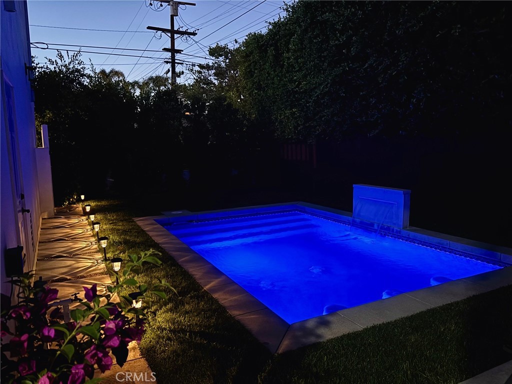 https://media.crmls.org/medias/70ea7f2c-2f67-440e-a0a4-3a8dd0339b60.jpg?preset=X-Large