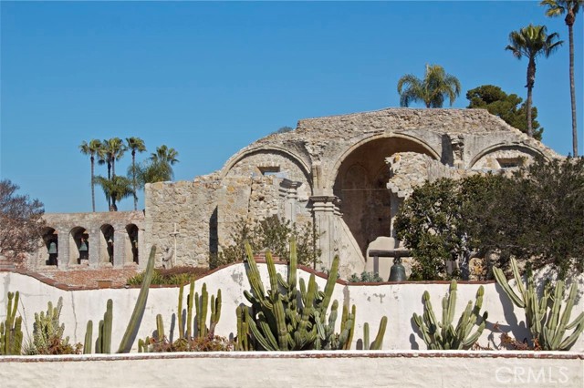 31032 Via Estenaga, San Juan Capistrano CA: https://media.crmls.org/medias/70ebb0bd-709f-4ef2-a6cf-8784881ad880.jpg