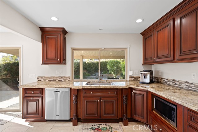 Detail Gallery Image 12 of 42 For 2359 N 4th Ave, Upland,  CA 91784 - 4 Beds | 2 Baths