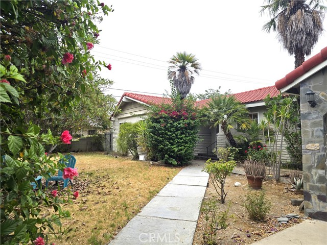 9854 Canby Avenue, Northridge CA: https://media.crmls.org/medias/70ecb153-4266-4e77-b323-caa14cf8cd29.jpg