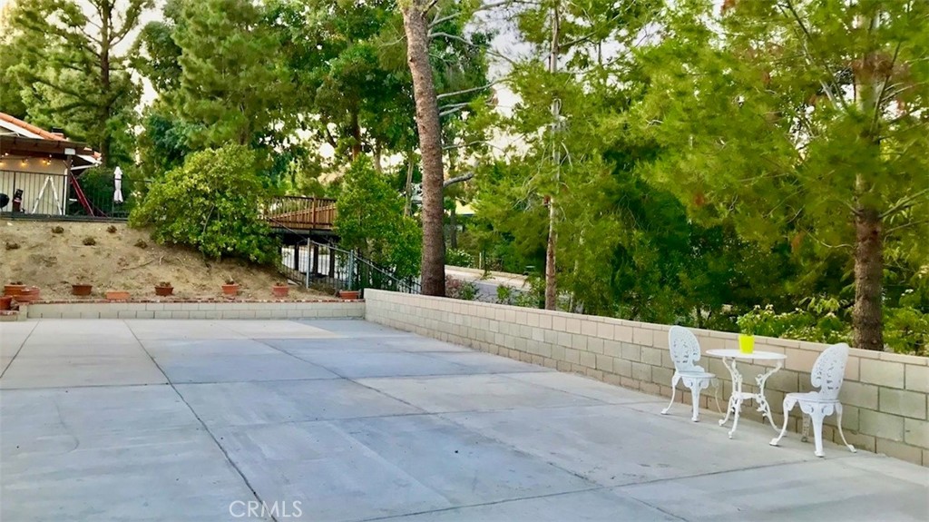 https://media.crmls.org/medias/70ecce99-9e03-4255-aa5e-0437f78756df.jpg?preset=X-Large