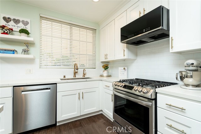 Detail Gallery Image 10 of 43 For 3960 Pennsylvania Ave #107,  La Crescenta,  CA 91214 - 3 Beds | 2/1 Baths