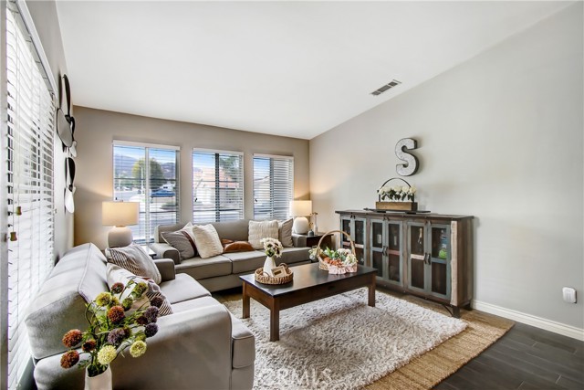 29032 Rolando, Lake Elsinore CA: https://media.crmls.org/medias/70ed4a43-a0ca-401e-bc53-61a4e6c7b037.jpg