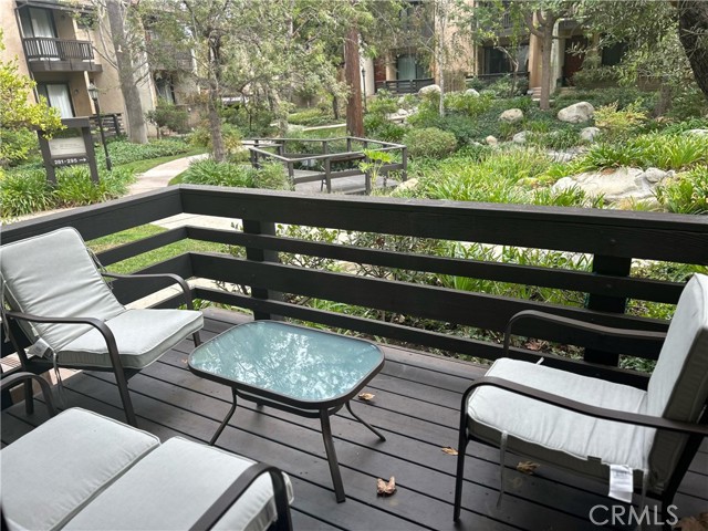 Detail Gallery Image 2 of 15 For 21900 Marylee St #290,  Woodland Hills,  CA 91367 - 3 Beds | 3 Baths