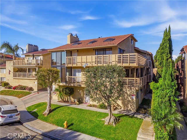 Detail Gallery Image 2 of 14 For 16771 Moody, Huntington Beach,  CA 92649 - – Beds | – Baths